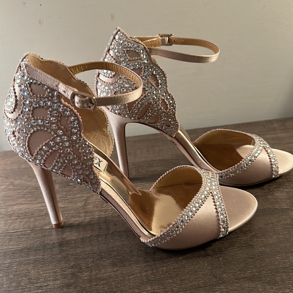 Elegant BADGLEY MISCHKA Roxy Sandals. - Picture 4 of 13